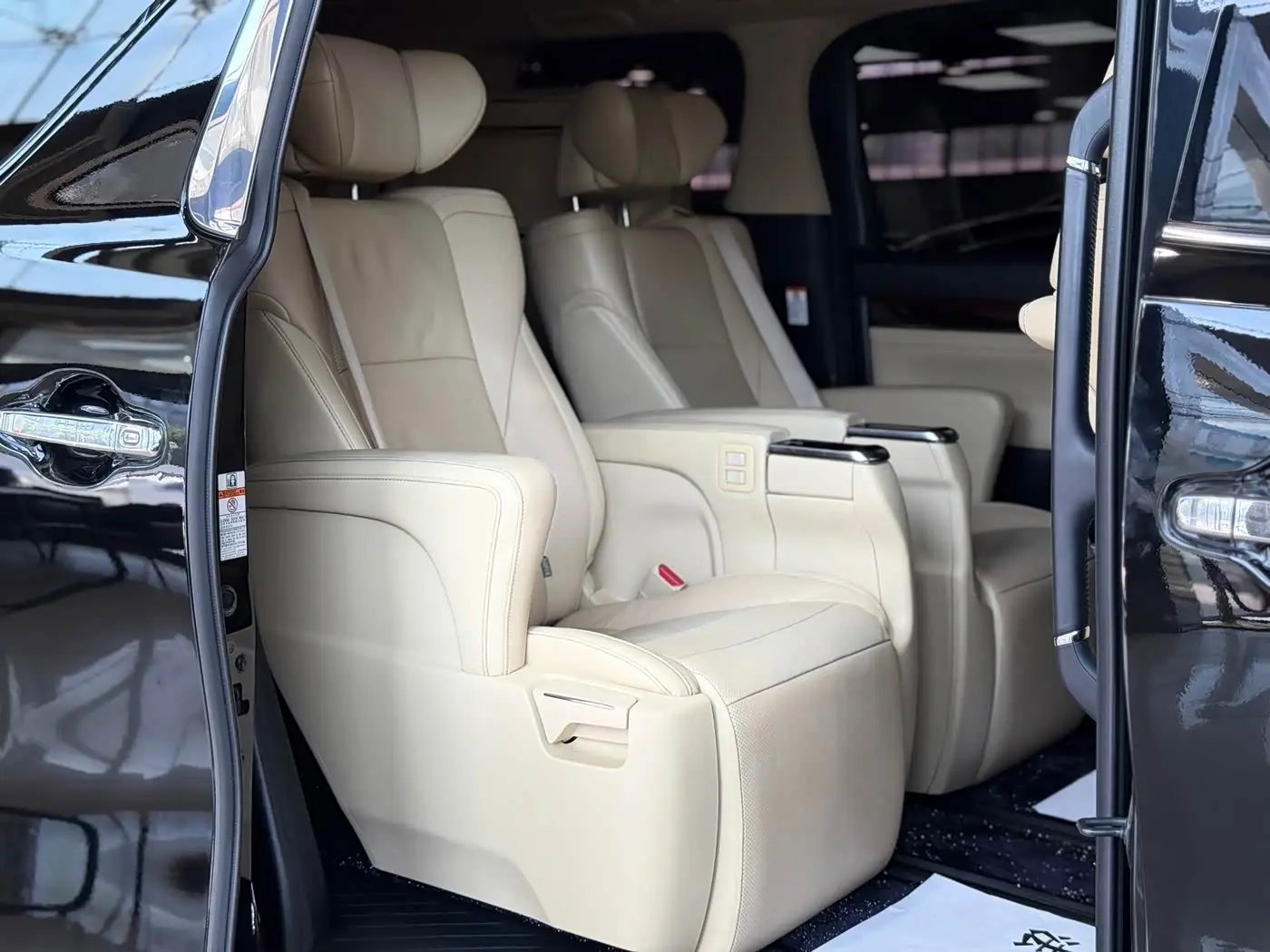 Toyota Alphard 2018 — Фото 11/20