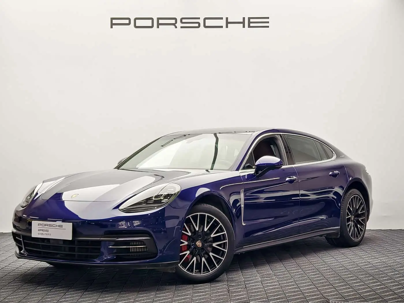 Porsche Panamera 2020 — Photo 1/13