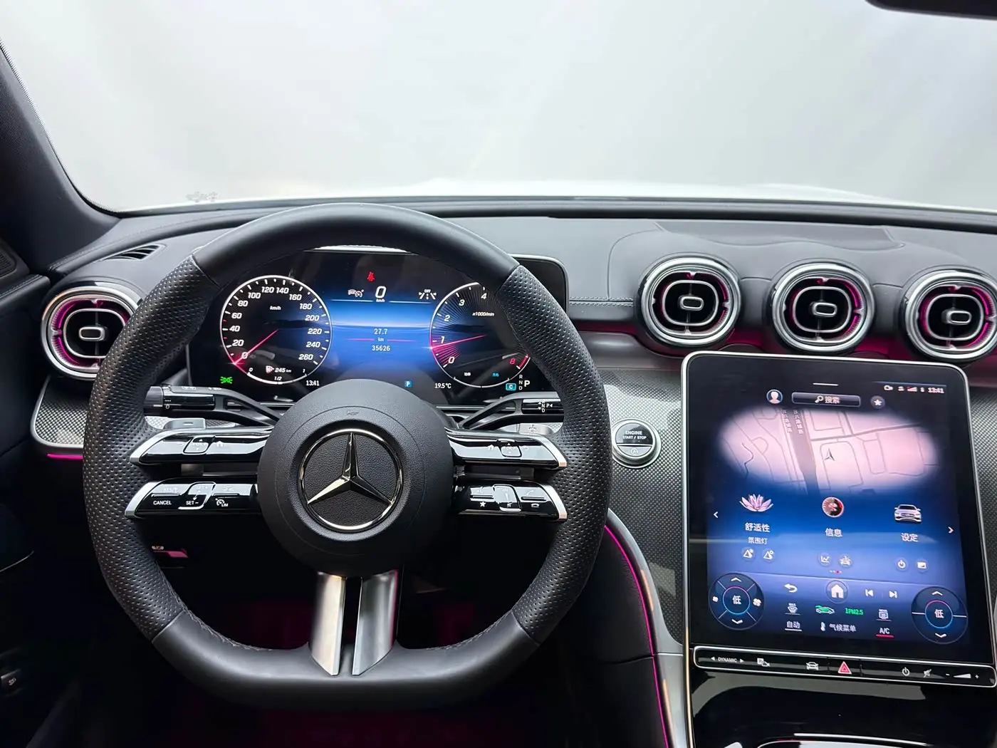 Mercedes-Benz C-Class 2024 — Photo 8/17