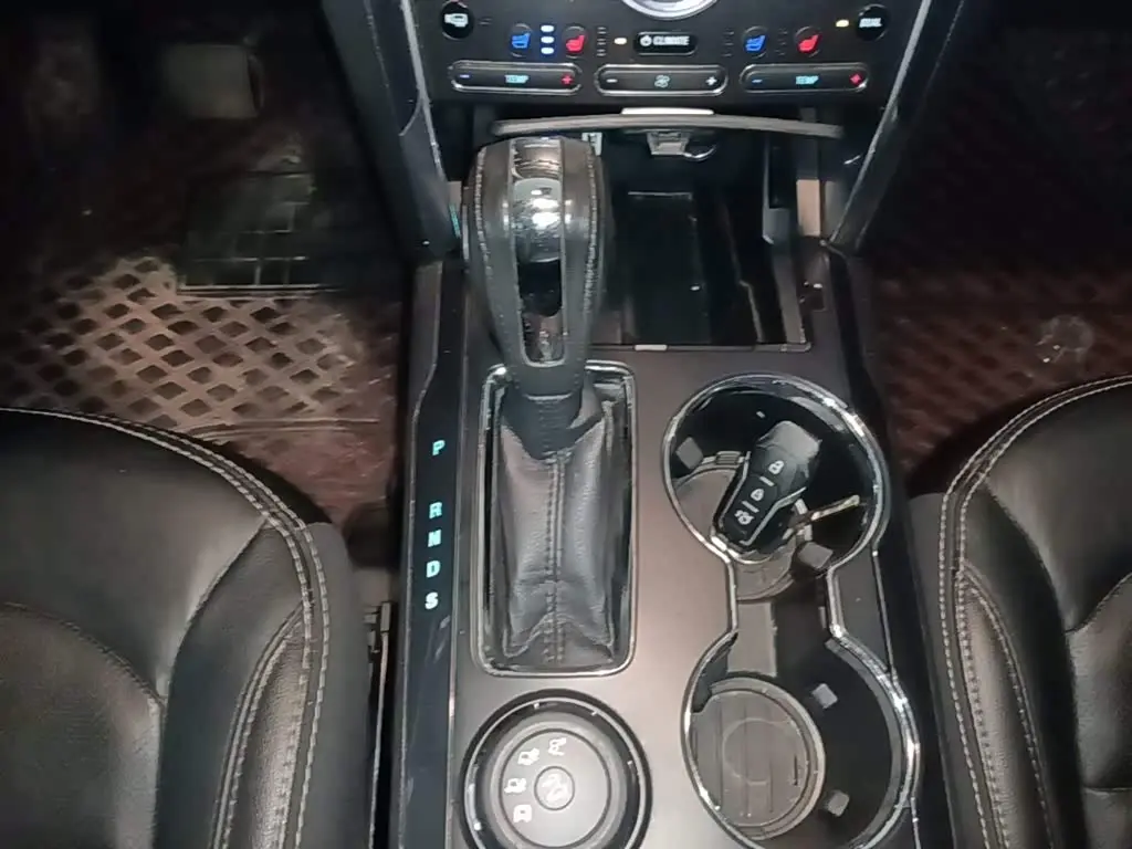 Ford Explorer 2019 — Photo 14/20