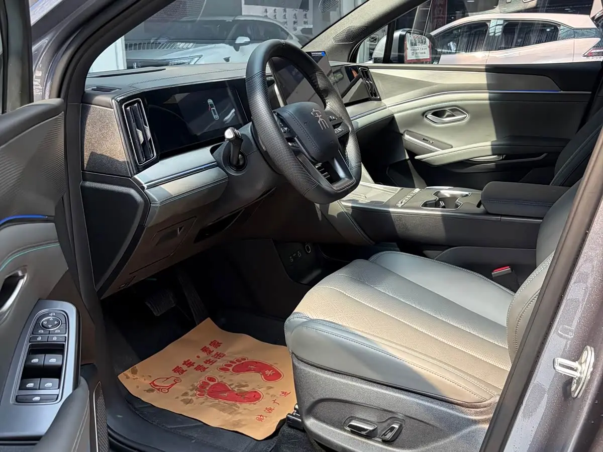 BYD Song L DM-i 2026 — Photo 7/9