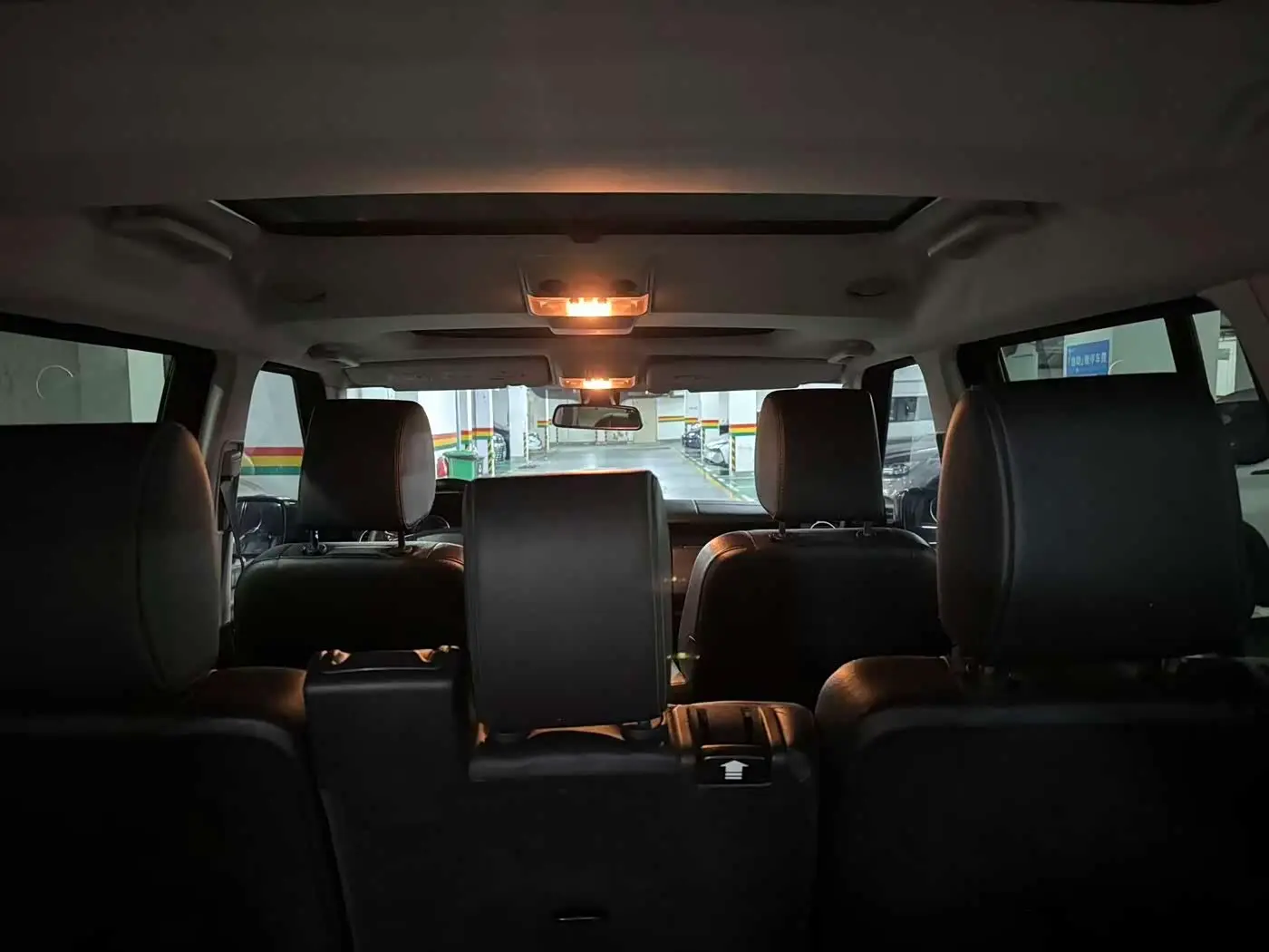 Land Rover Discovery 2012 — Şəkil 10/19