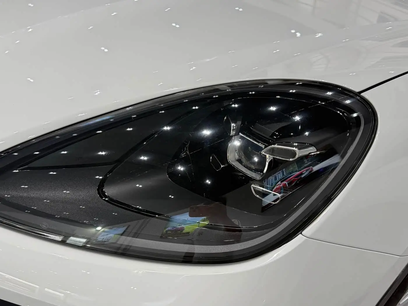 Porsche Cayenne 2018 — Photo 4/17