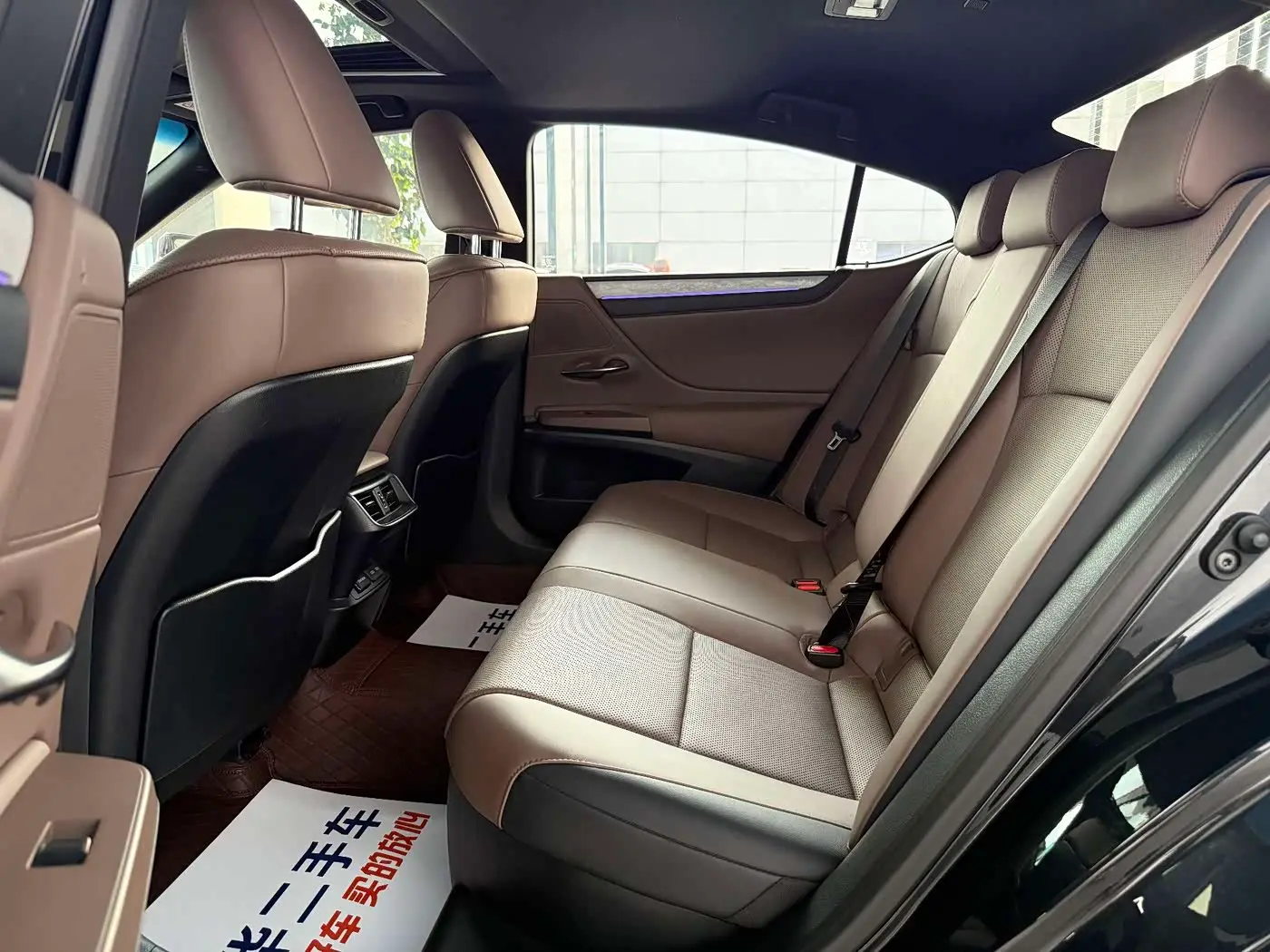 Lexus ES 2025 — Photo 7/16