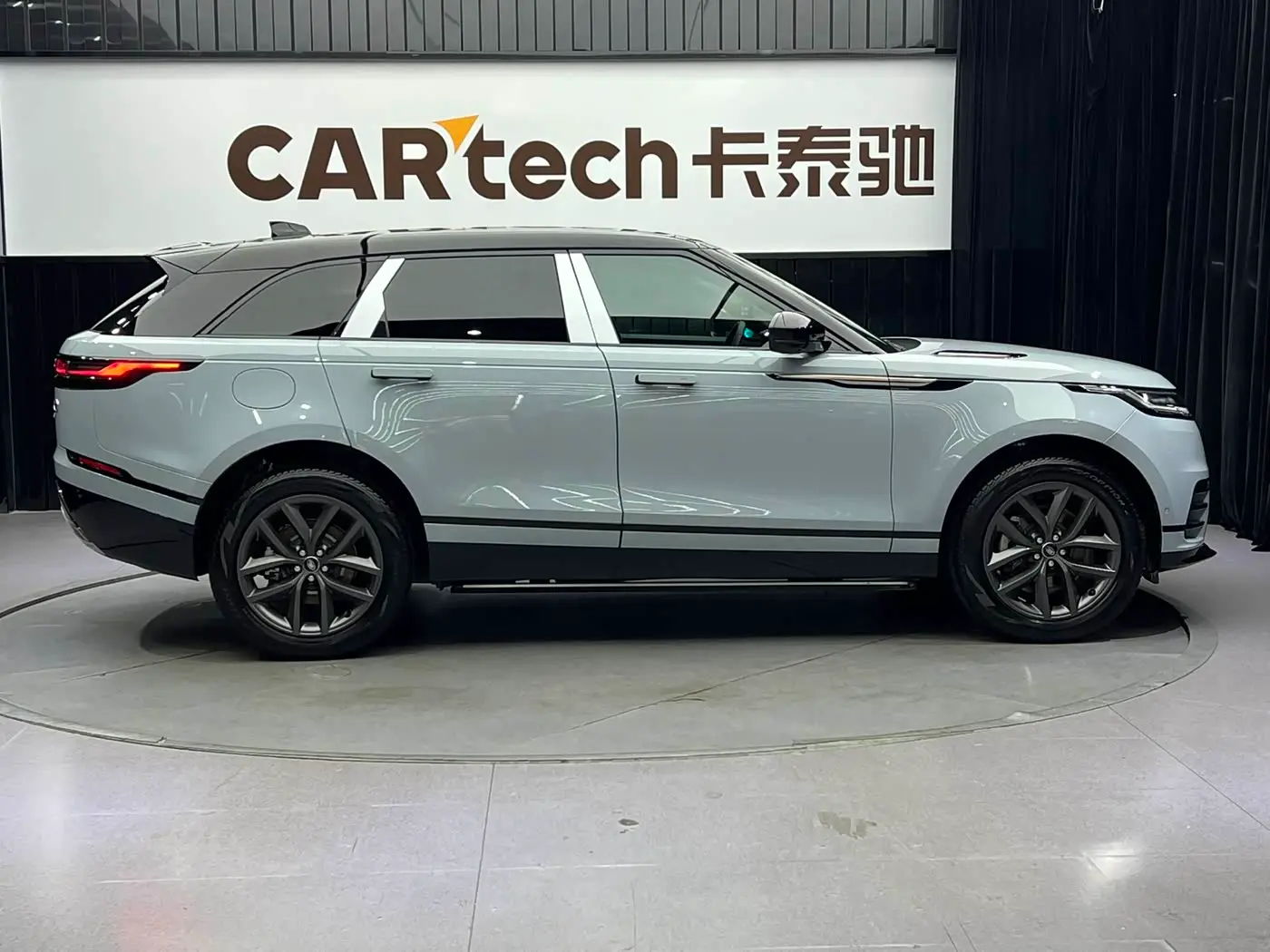 Land Rover Range Rover Velar 2023 — Şəkil 4/12