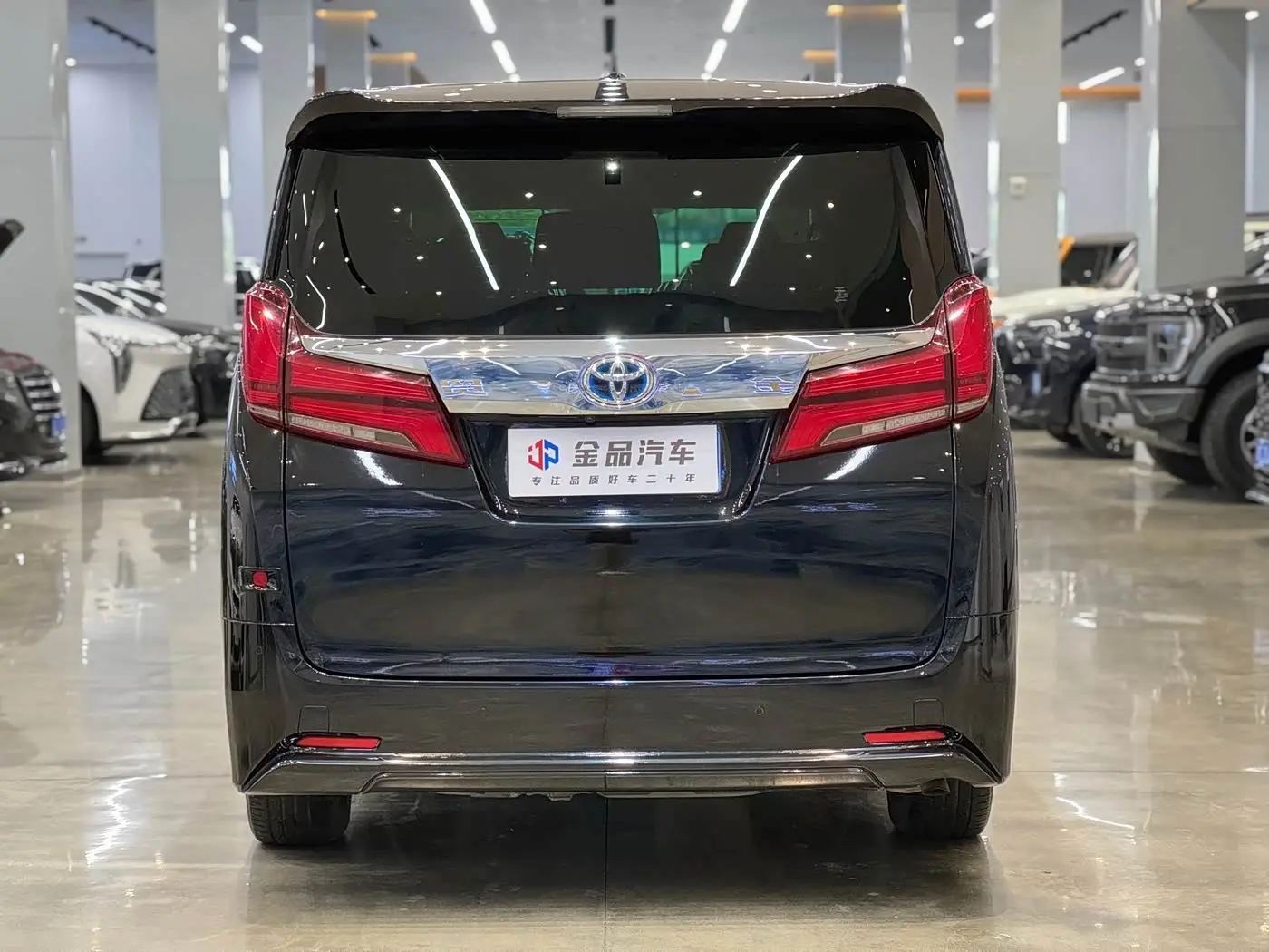 Toyota Alphard 2023 — Photo 5/16