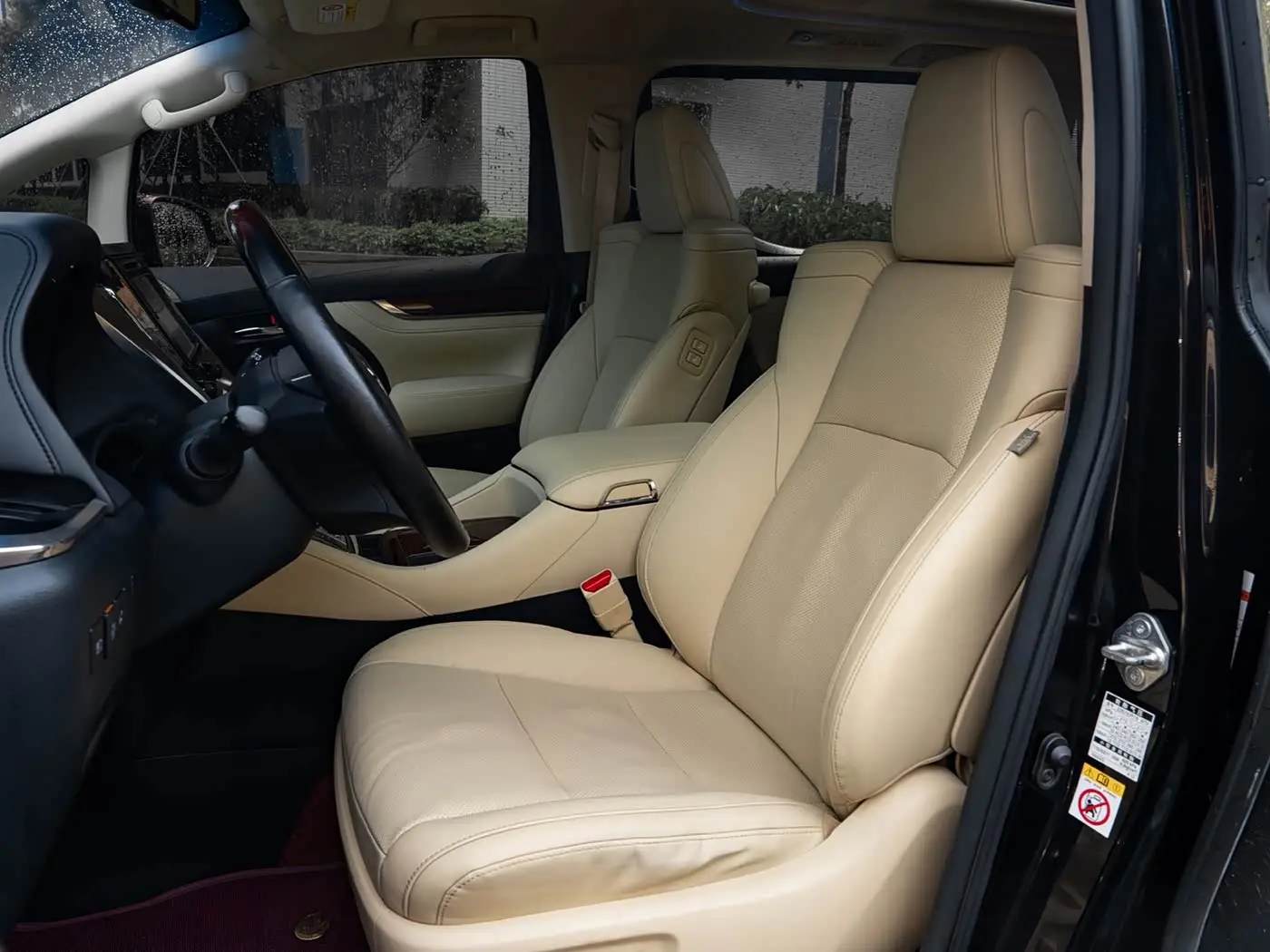 Toyota Alphard 2016 — Photo 4/18