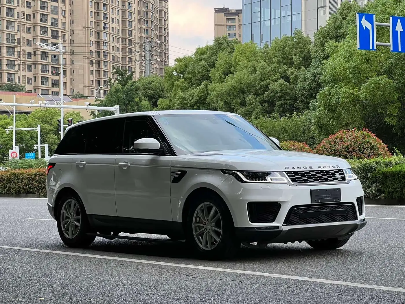 Land Rover Range Rover Sport 2019 — Şəkil 2/17