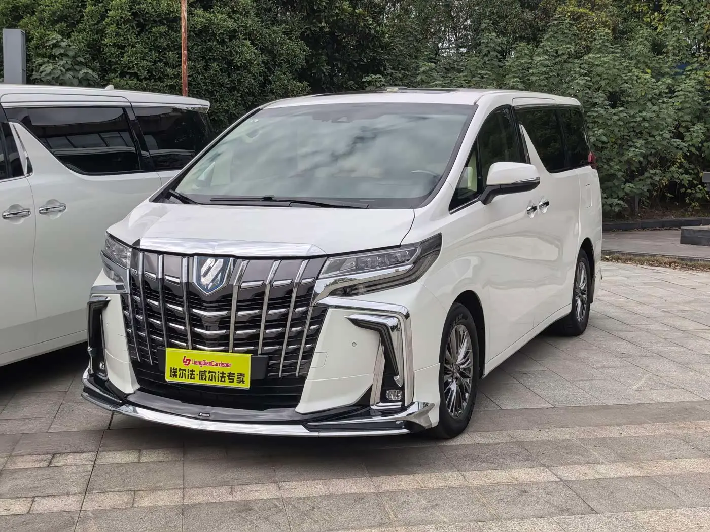 Toyota Alphard 2020 — Photo 1/13