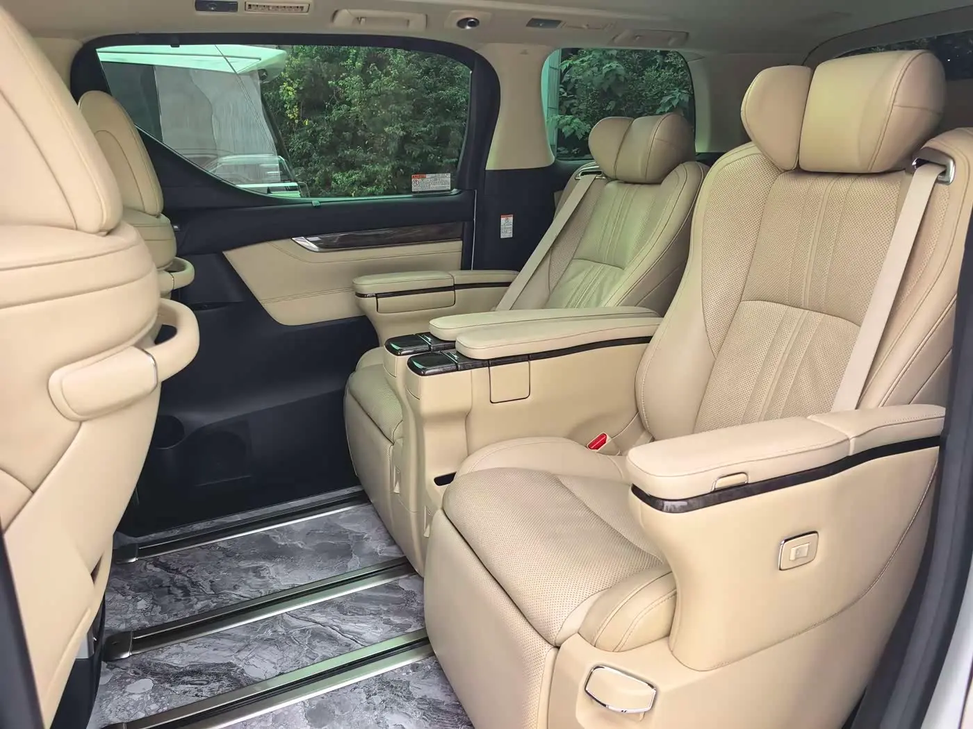 Toyota Alphard 2020 — Photo 8/13