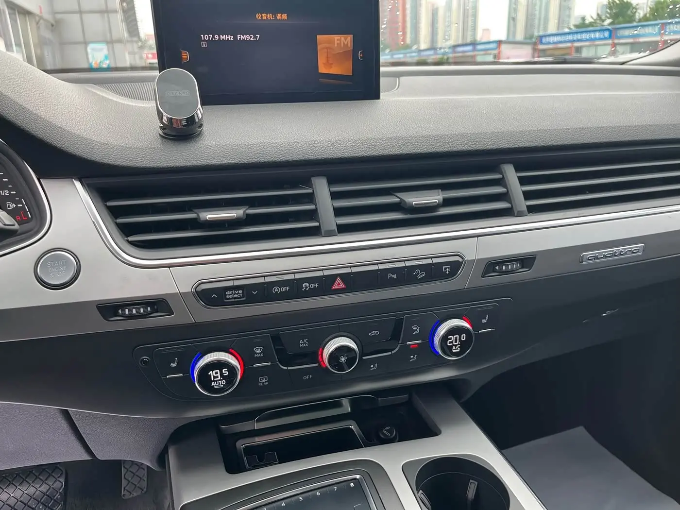Audi Q7 2017 — Photo 12/20
