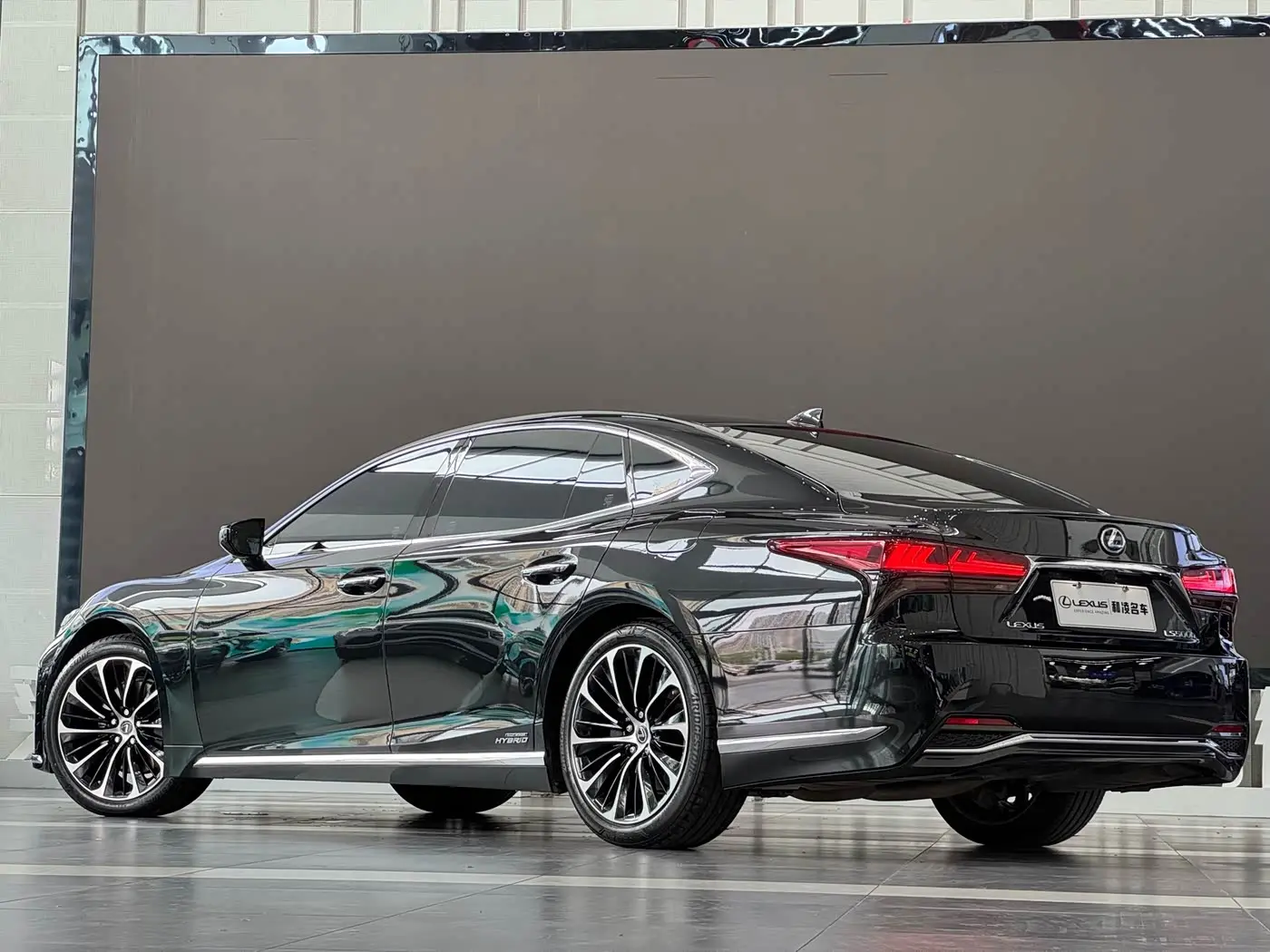 Lexus LS 2021 — Photo 4/15
