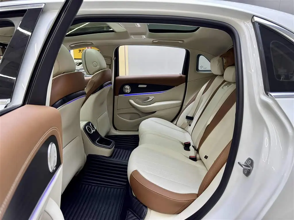 Mercedes-Benz E-Class 2021 — Photo 7/15