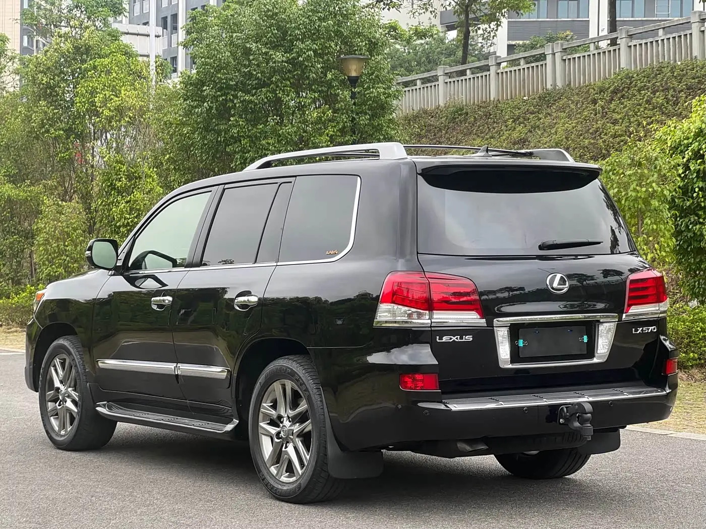 Lexus LX 2013 — Photo 5/20