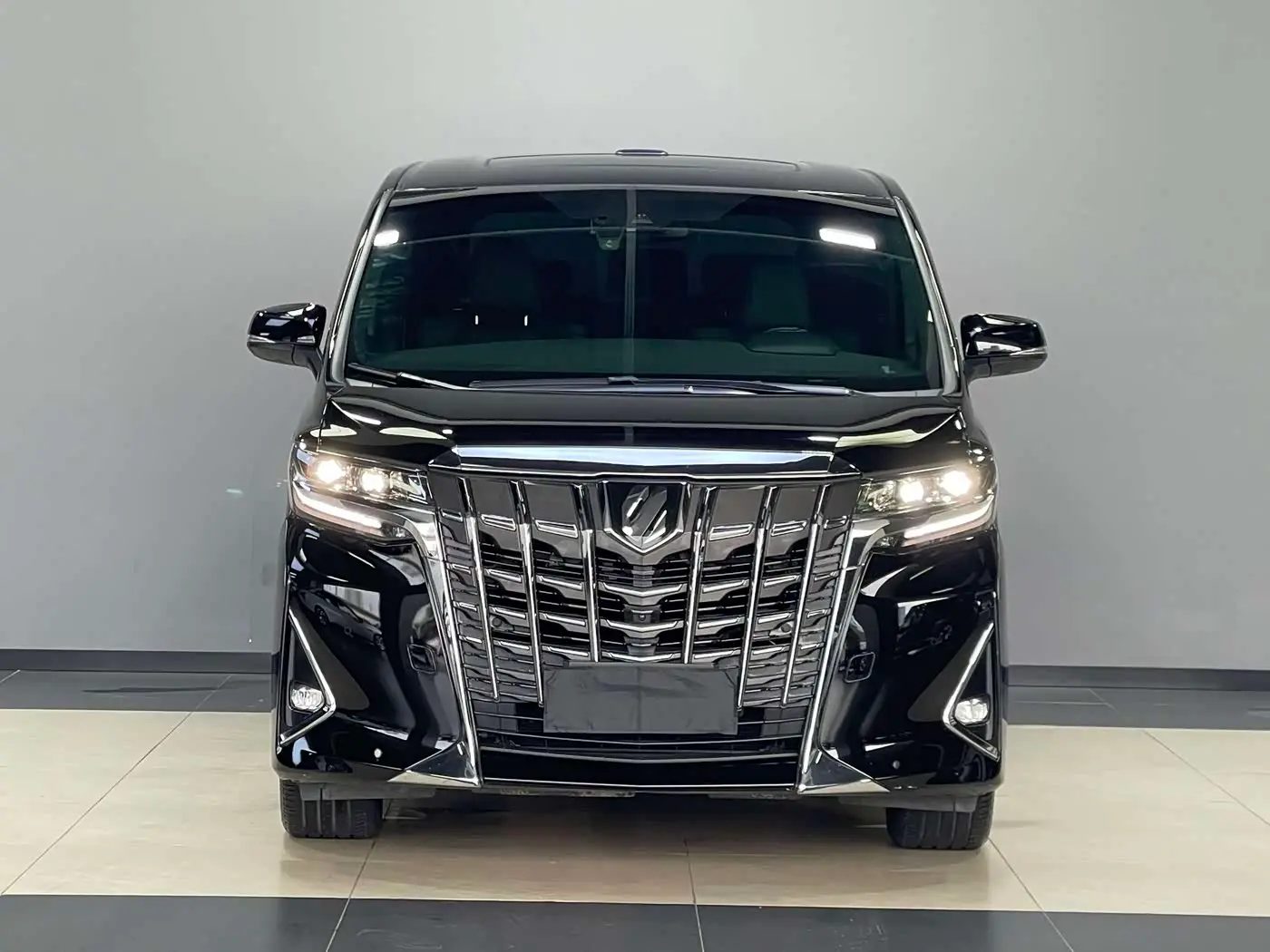 Toyota Alphard 2020 — Photo 2/12