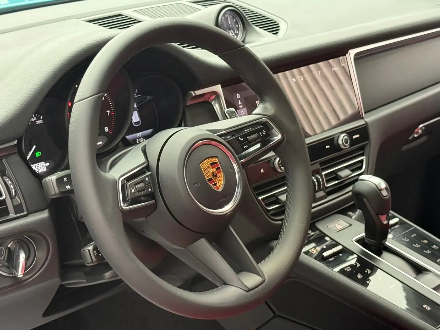 Porsche Macan 2022 — Şəkil 18/20