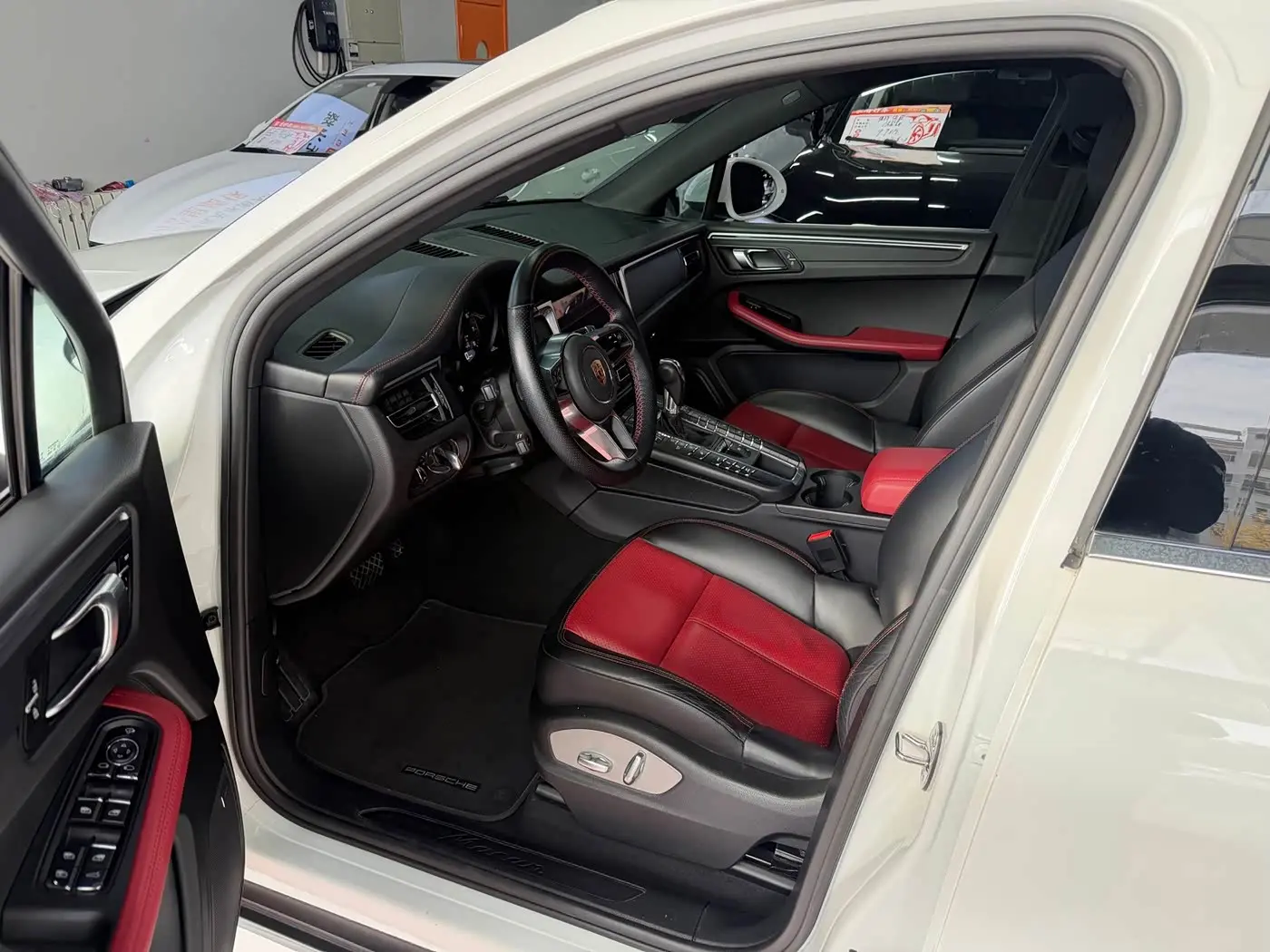 Porsche Macan 2019 — Photo 4/11
