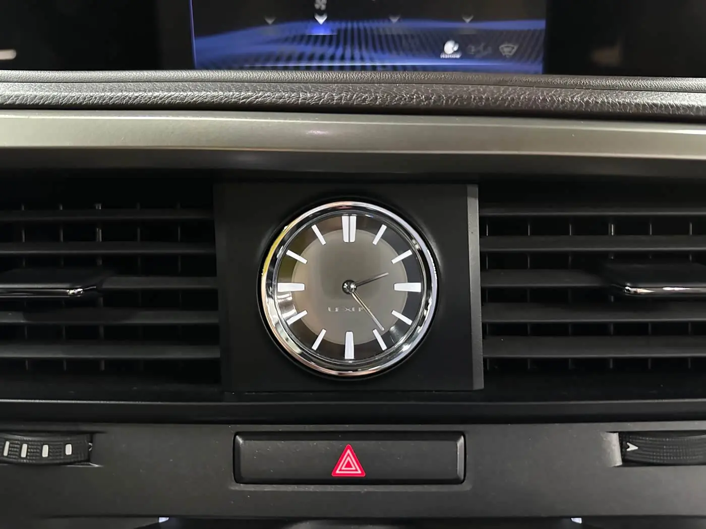 Lexus RX 2022 — Photo 19/20