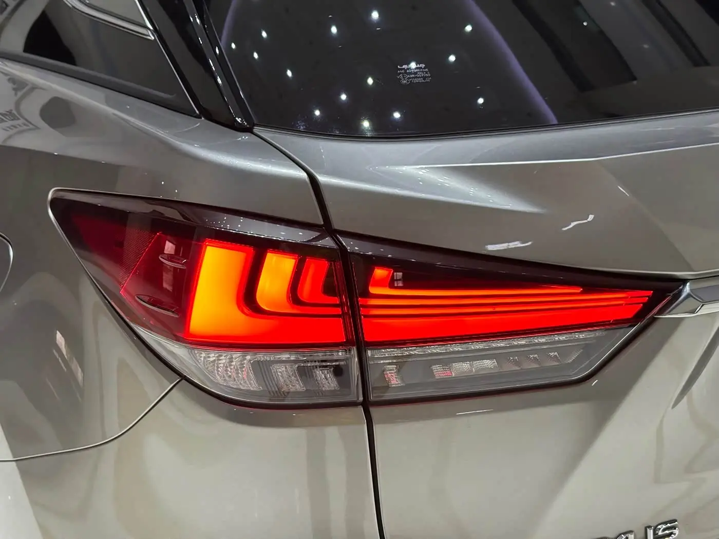 Lexus RX 2022 — Photo 9/20