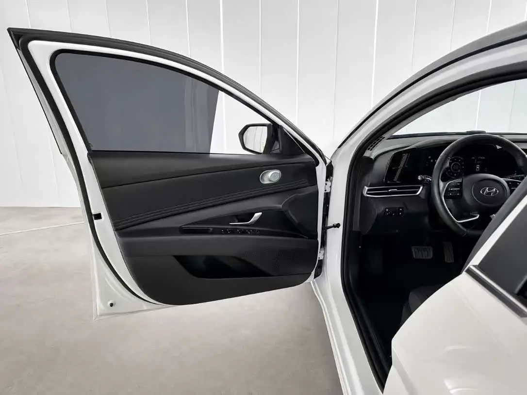 Hyundai Elantra 2022 — Фото 16/20