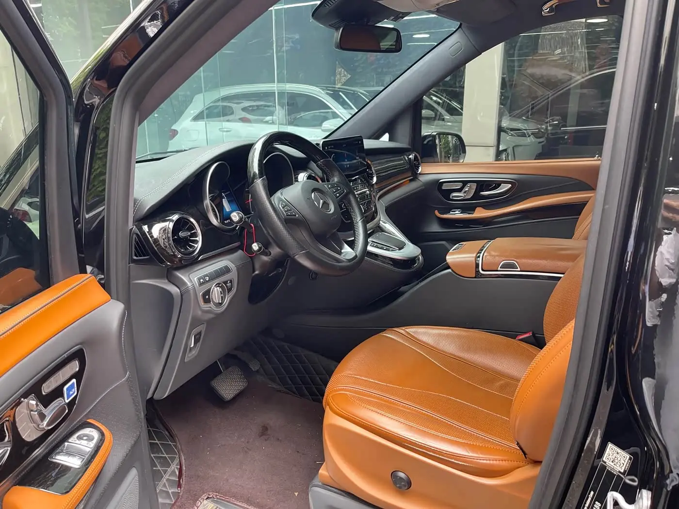 Mercedes-Benz V-Class 2022 — Photo 6/20