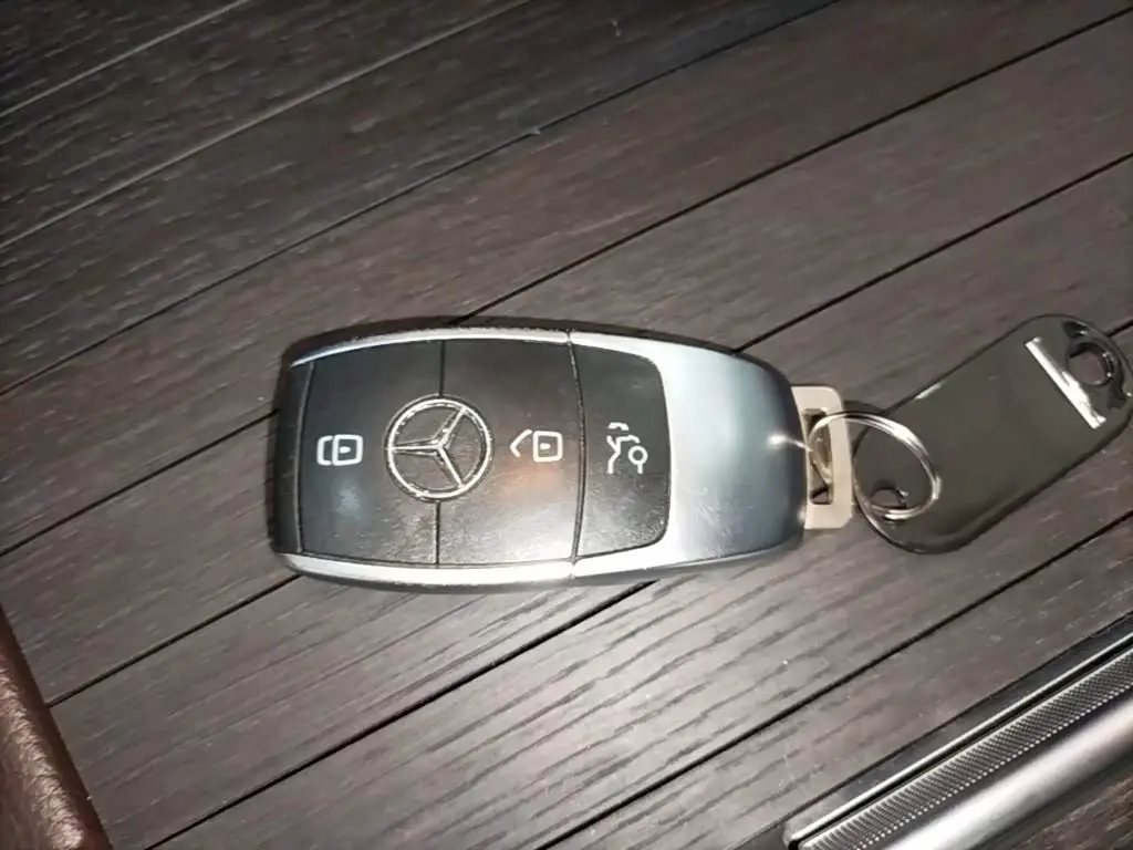 Mercedes-Benz GLE 2021 — Photo 9/20
