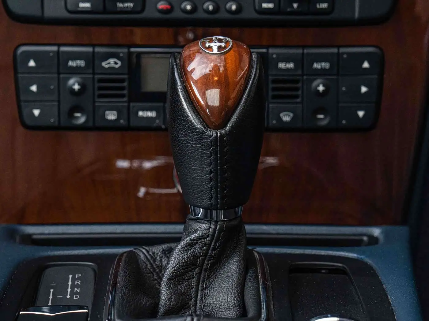 Maserati Quattroporte 2010 — Şəkil 16/19