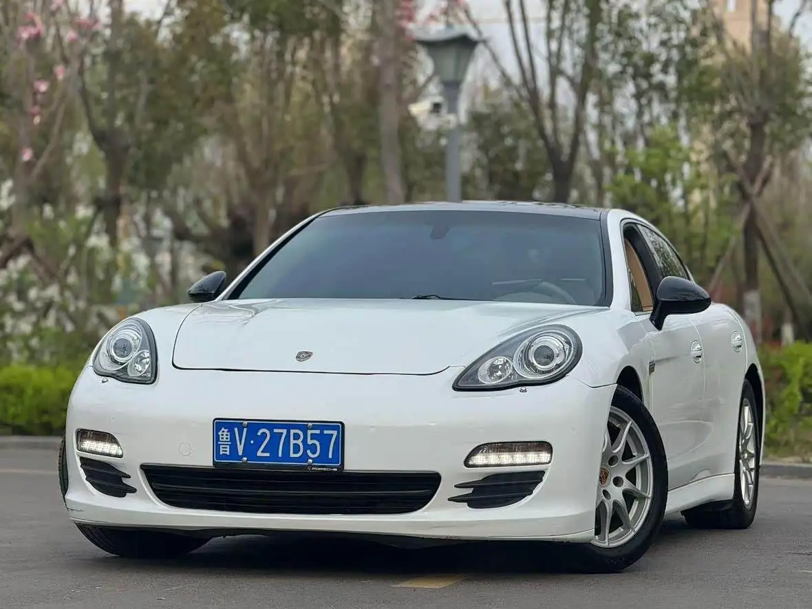 Porsche Panamera 2011 — Photo 1/9