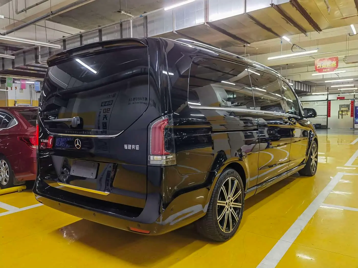 Mercedes-Benz V-Class 2025 — Photo 6/20