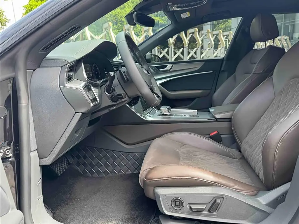 Audi A7L 2023 — Photo 7/18