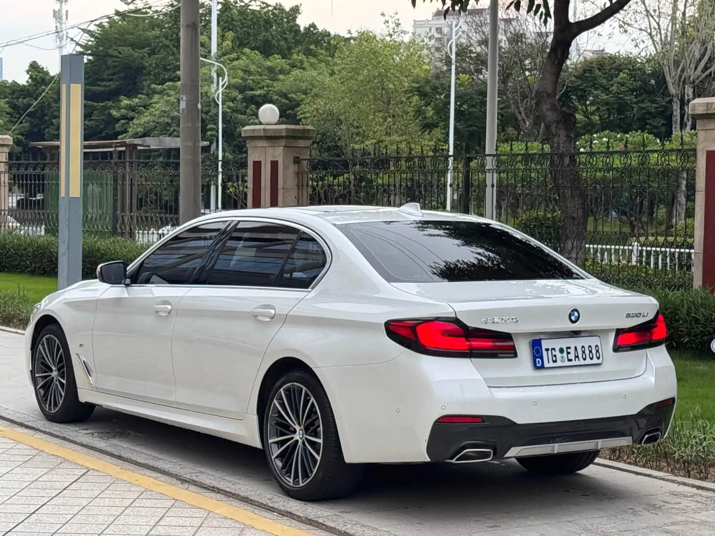 BMW 5 Series 2021 — Şəkil 4/11