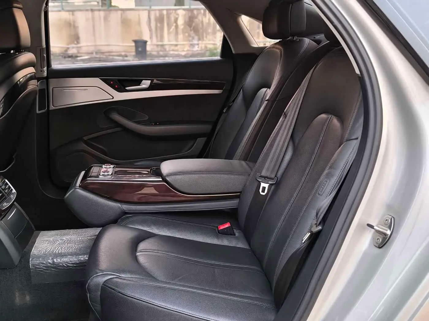Audi A8 2015 — Photo 10/20