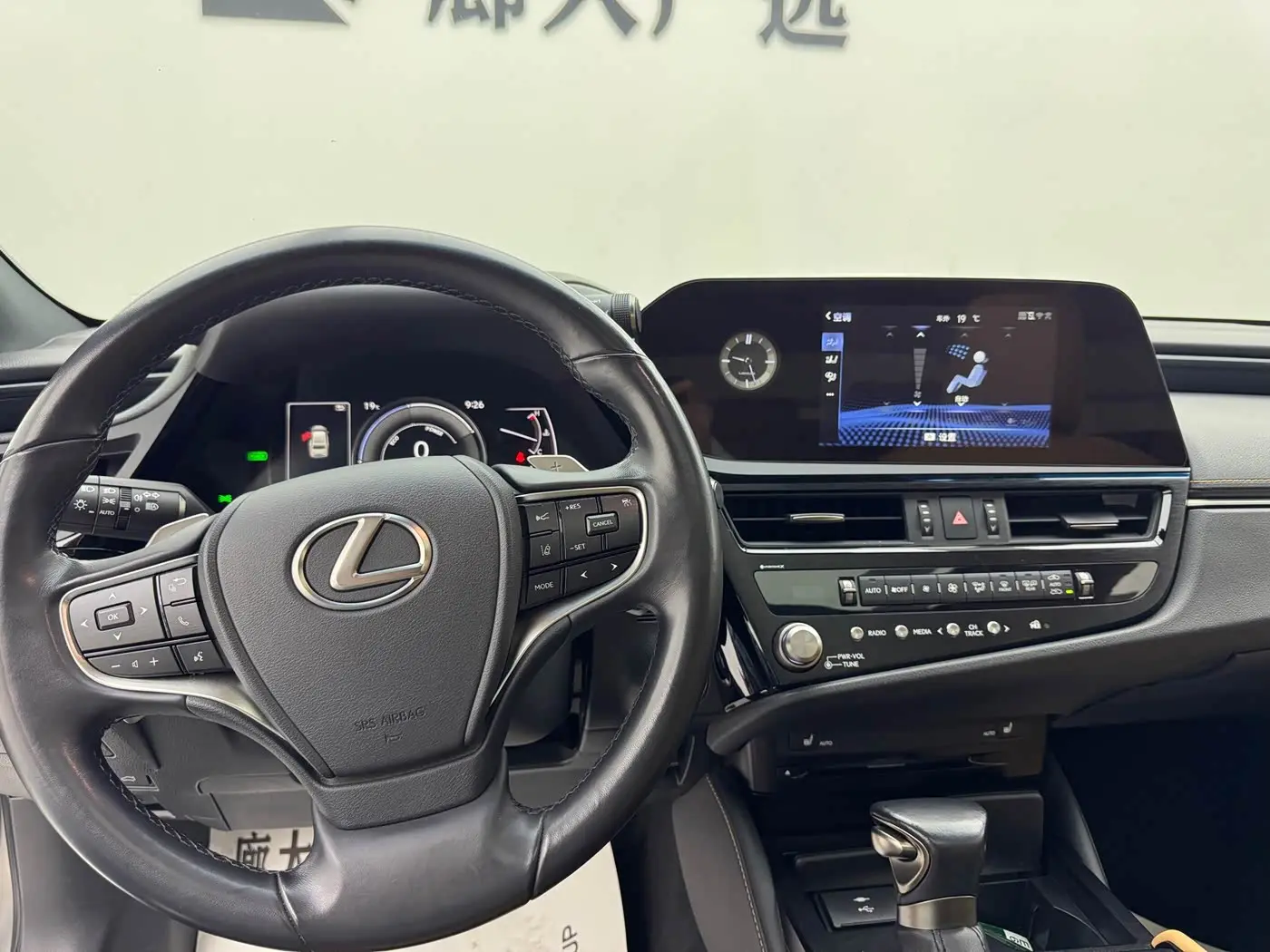 Lexus ES 2021 — Photo 11/11