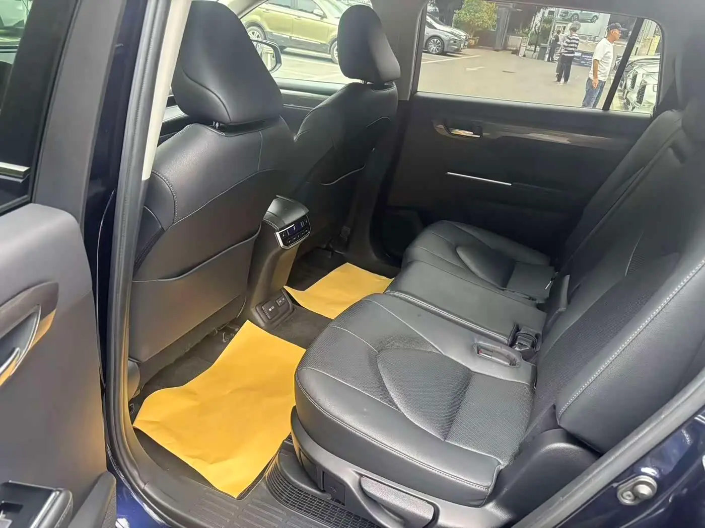 Toyota Highlander 2021 — Photo 10/10