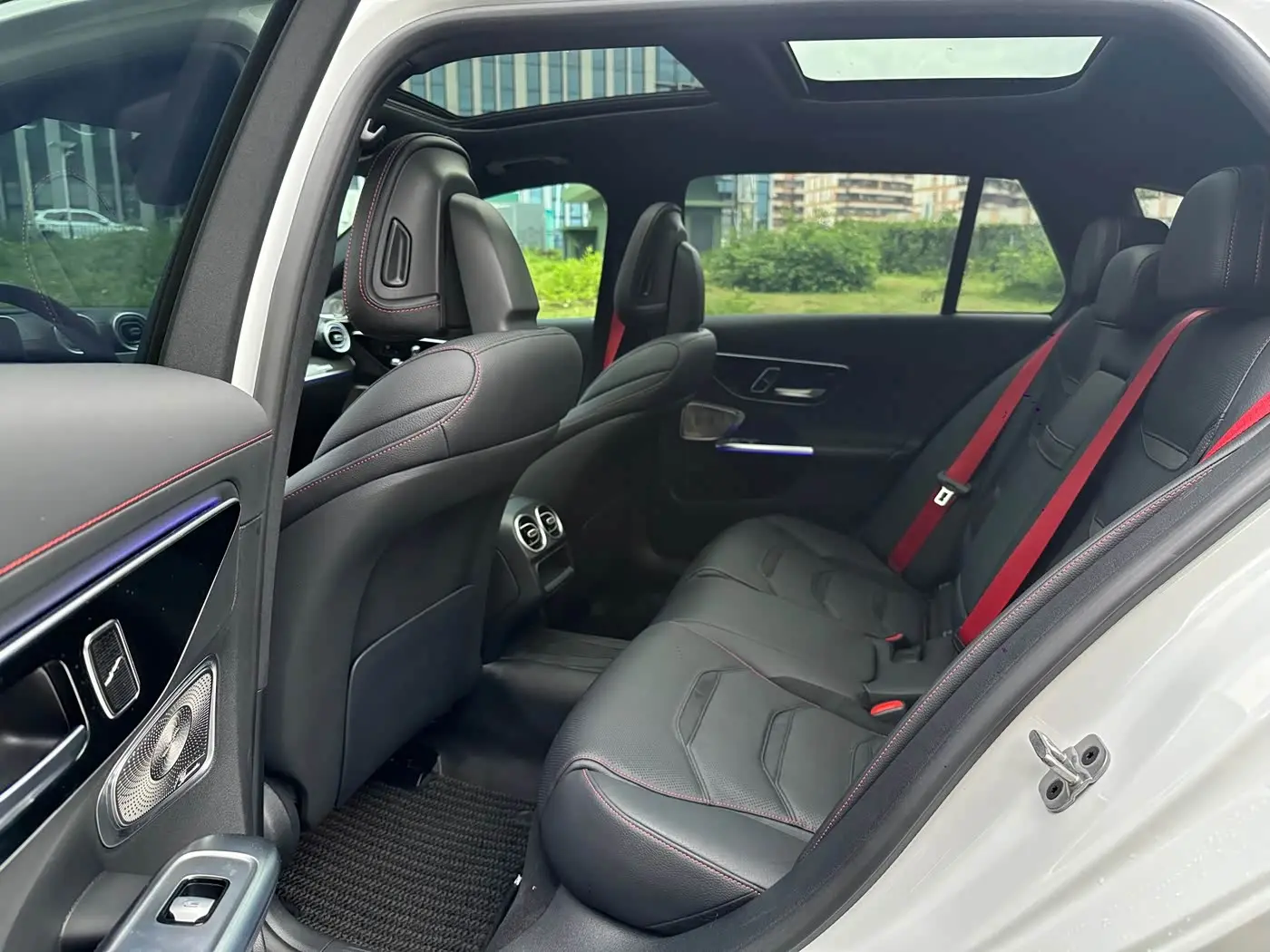 Mercedes-Benz C-Class AMG 2024 — Фото 9/13
