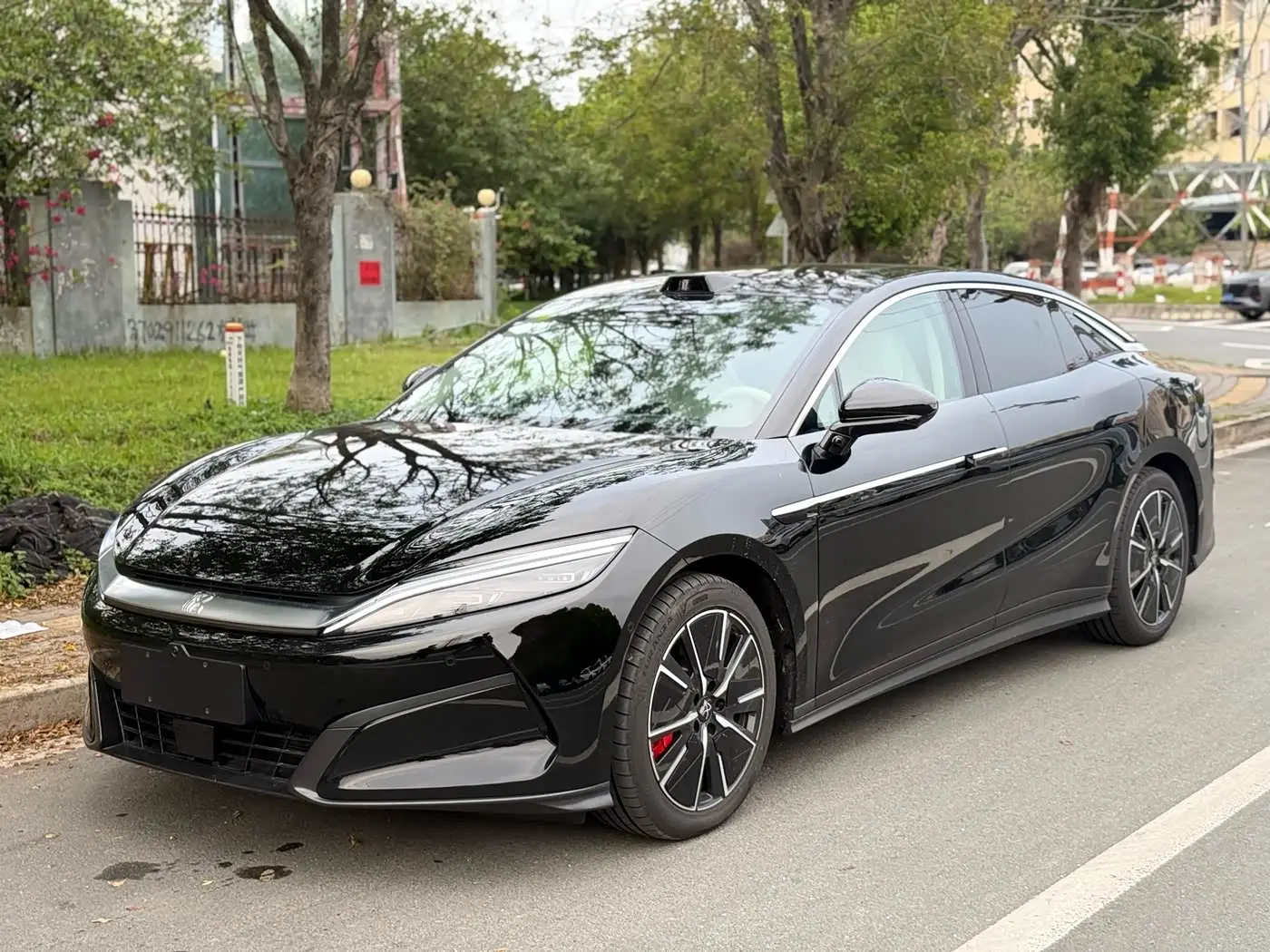 BYD Han L 2026 — Photo 1/11
