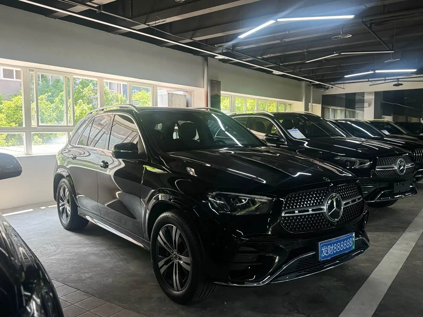 Mercedes-Benz GLE New Energy 2023 — Photo 3/10