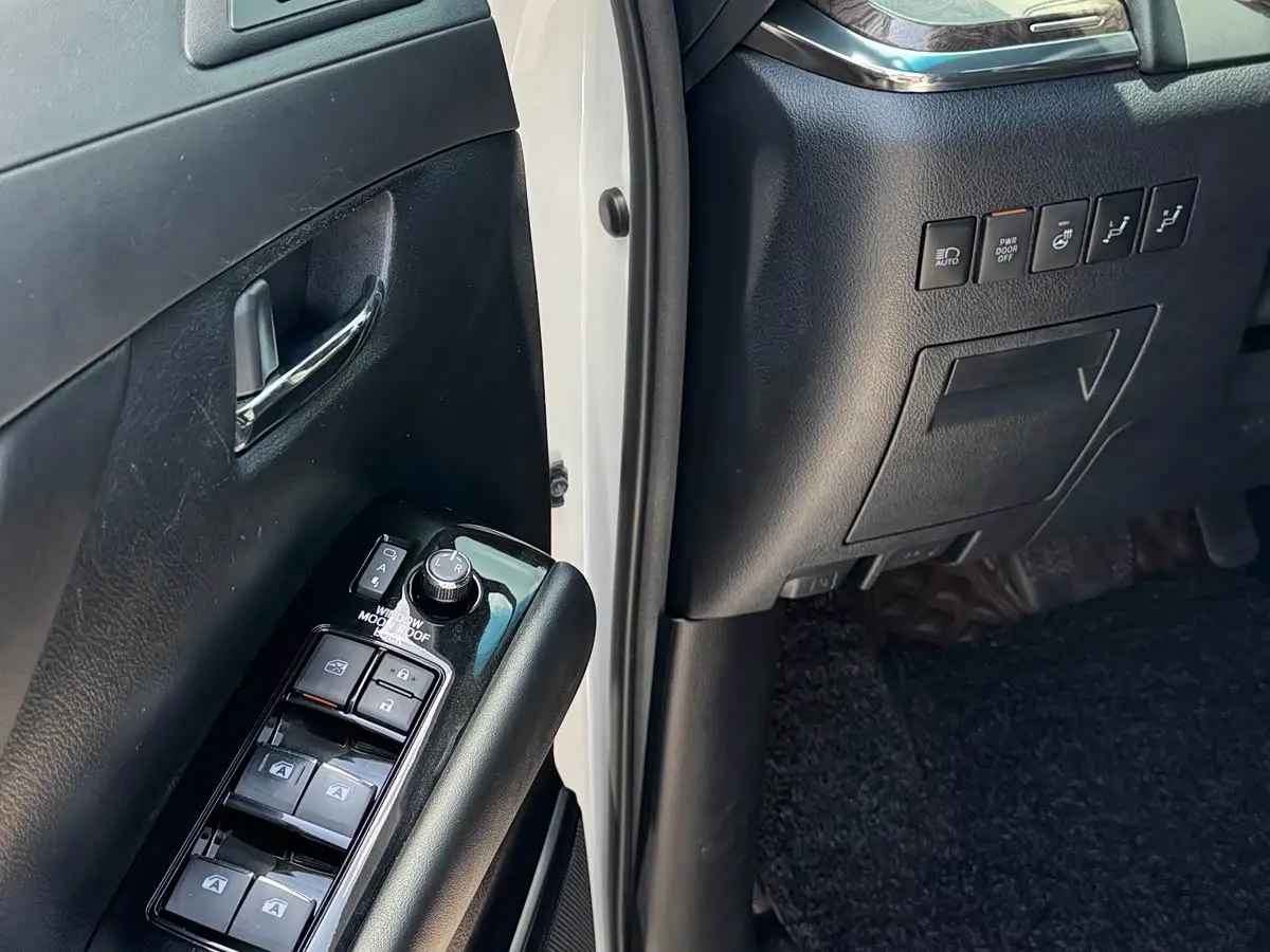 Toyota Alphard 2019 — Photo 14/20