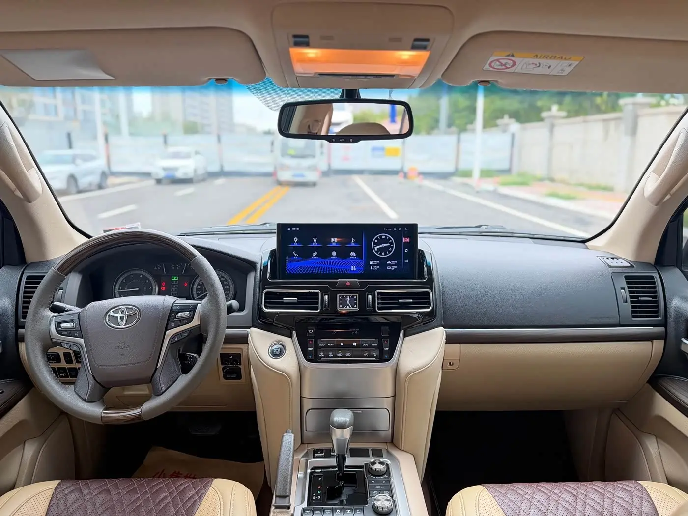 Toyota Land Cruiser 2016 — Photo 10/18