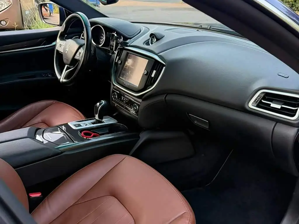 Maserati Ghibli 2015 — Şəkil 11/12