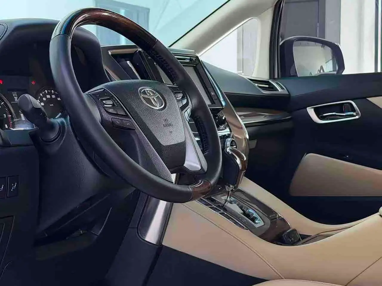 Toyota Alphard 2018 — Фото 11/12