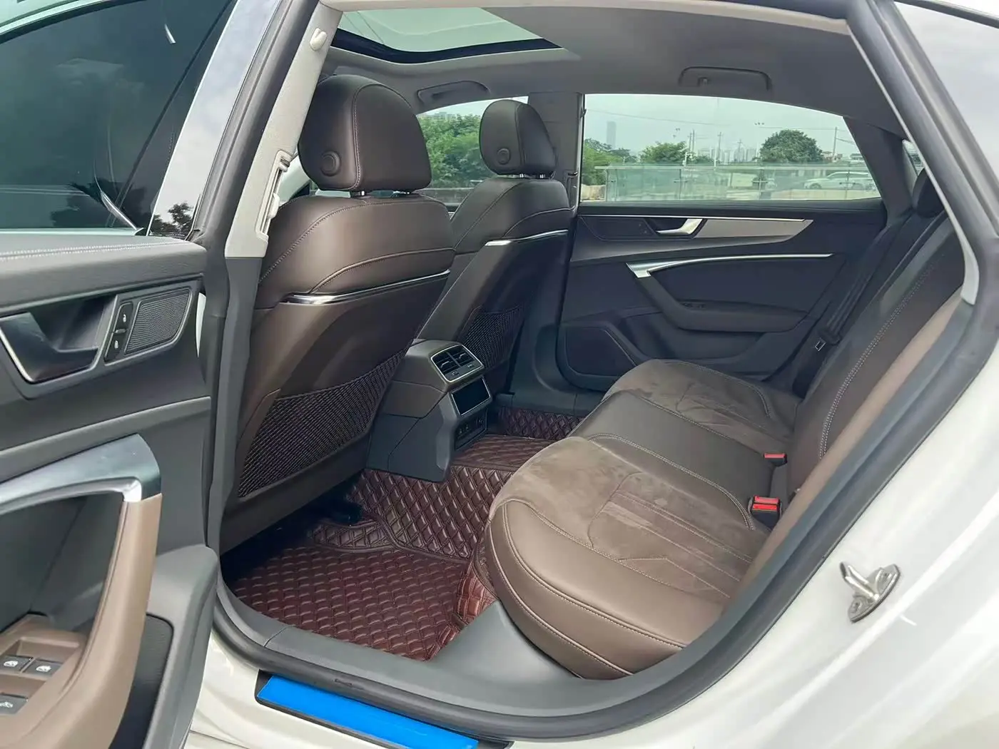 Audi A7L 2023 — Şəkil 8/9