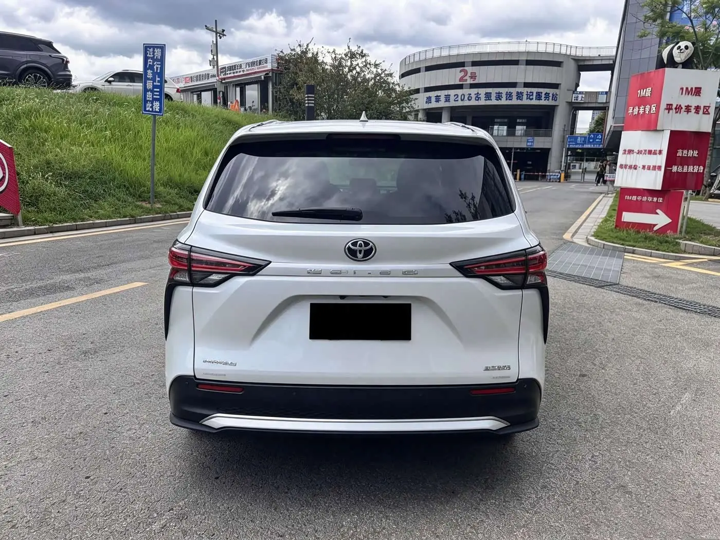Toyota Sienna 2026 — Photo 6/9