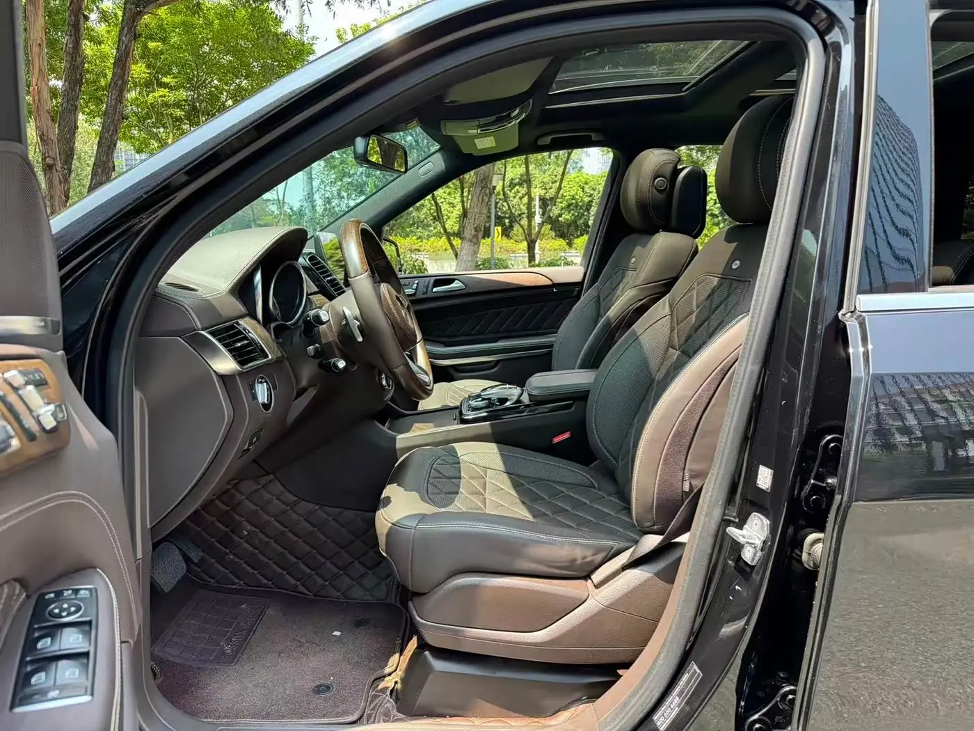 Mercedes-Benz GLS 2019 — Photo 8/18