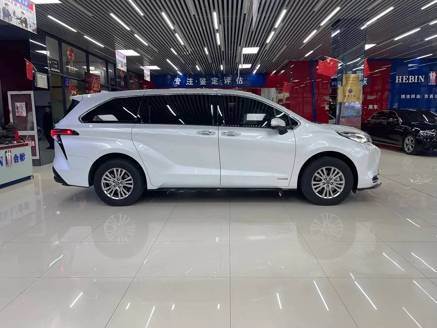 Toyota Sienna 2022 — Photo 19/20