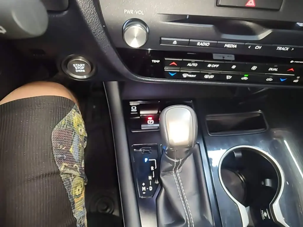 Lexus RX 2021 — Şəkil 14/20