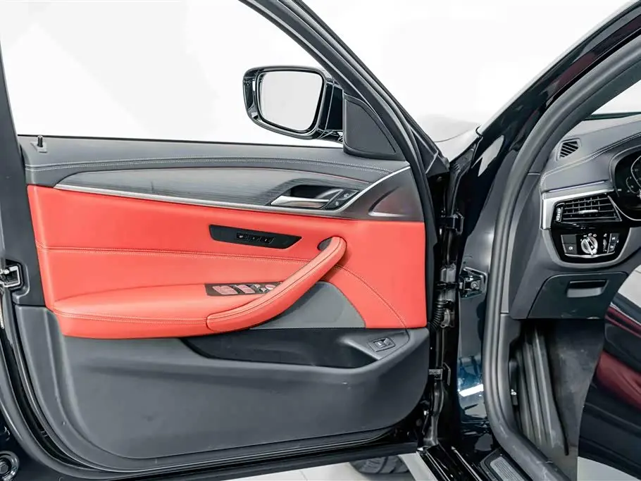 BMW 5 Series 2023 — Photo 15/20