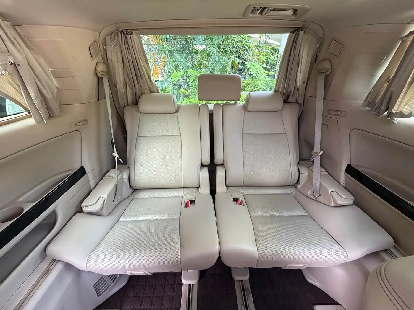 Toyota Alphard 2015 — Photo 9/15