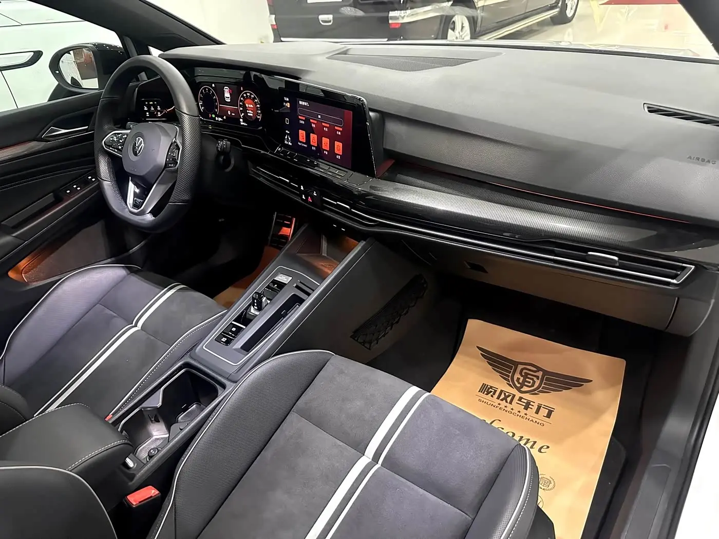 Volkswagen Golf 2021 — Photo 10/20