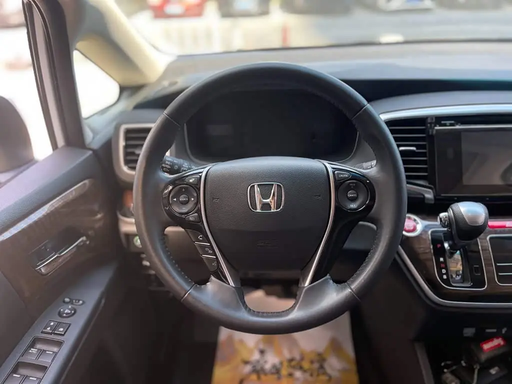 Honda Odyssey 2018 — Şəkil 15/20